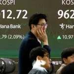 الأسهم الآسيوية تتراجع مع هبوط حاد لعمالقة الرقائق الكورية