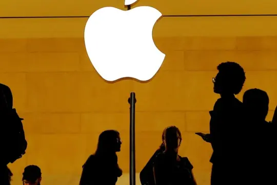 أبل تعزز الذكاء الاصطناعي في آيفون عبر دمج "سيري" مع روبوتات محادثة خارجية