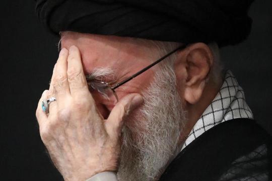 تقرير: خامنئي يخطط للفرار إلى موسكو حال سقوط النظام