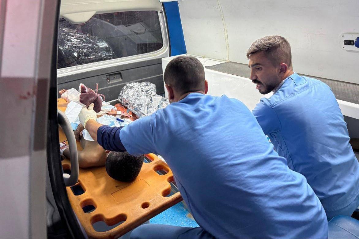 طائرات الاحتلال ودباباته تستهدف خيام النازحين في المواصي وخان يونس وسط تصاعد الغارات شرق غزة