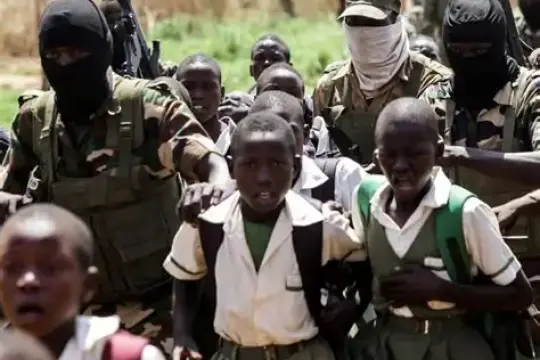 مسلحون يخطفون أكثر من 200 تلميذا ومعلما من مدرسة كاثوليكية غرب نيجيريا