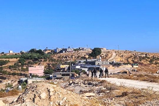 تصعيد إسرائيلي في الخليل: إصابات بالاختناق والرصاص واعتقالات وإخطارات هدم جديدة