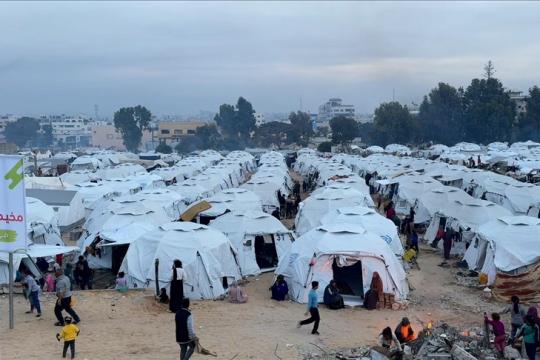 بلدية رفح تحذر من مخاطر المنخفض الجوي على آلاف الأسر النازحة