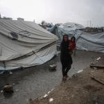 الشتاء.. ضيف ثقيل على آلاف النازحين بغزة