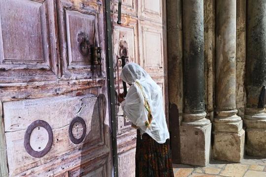 دعوات لفتح كنيسة القيامة قبيل عيد الفصح