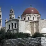 المباحث العامة بنابلس تكشف ملابسات سرقة مبلغ من داخل كنيسة