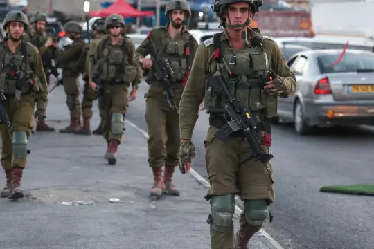 الضفة الغربية.. قوات الاحتلال تقتحم بلدة المغير وتعتقل 6 مواطنين من جنين