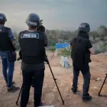 قوات الاحتلال تلاحق الصحفيين وتحتز اثنين منهم في طوباس