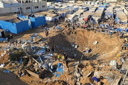 الاحتلال يواصل عدوانه على غزة: شهداء ومصابون وتدمير مستودع للأدوية