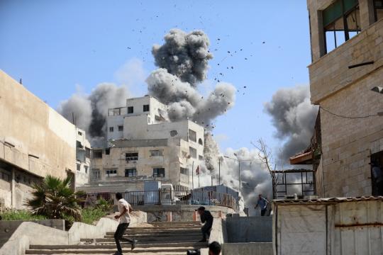 جيش الاحتلال يواصل مجازره في القطاع بتفجير مربعات سكنية وإستهداف المدنيين