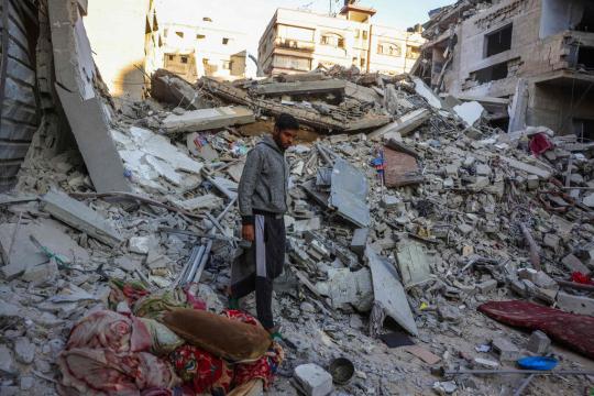 الهدوء يعود إلى غزة وإسرائيل تستعد لاستلام جثامين اثنين من الأسرى