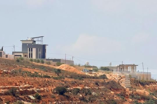 لليوم الـ12.. مستوطنون يحاصرون 3 منازل في قصرة جنوب نابلس