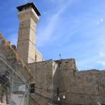 الاحتلال يقيّد الوصول إلى الحرم الإبراهيمي ويمنع آلاف المصلين من صلاة العيد