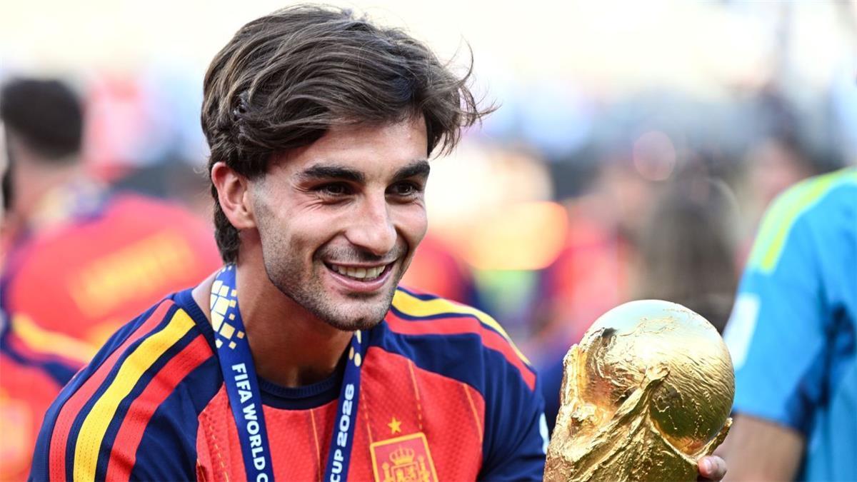 اتفاق مبدئي بين برشلونة وباريس.. ولويس إنريكي يقود مفاوضات ضم مهاجم المنتخب الإسباني