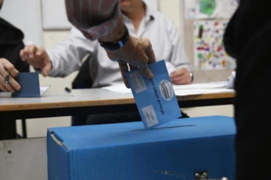 استطلاع: المشتركة العربية الثلاثية تحصد 8 مقاعد والتمثيل العربي يرتفع إلى 12