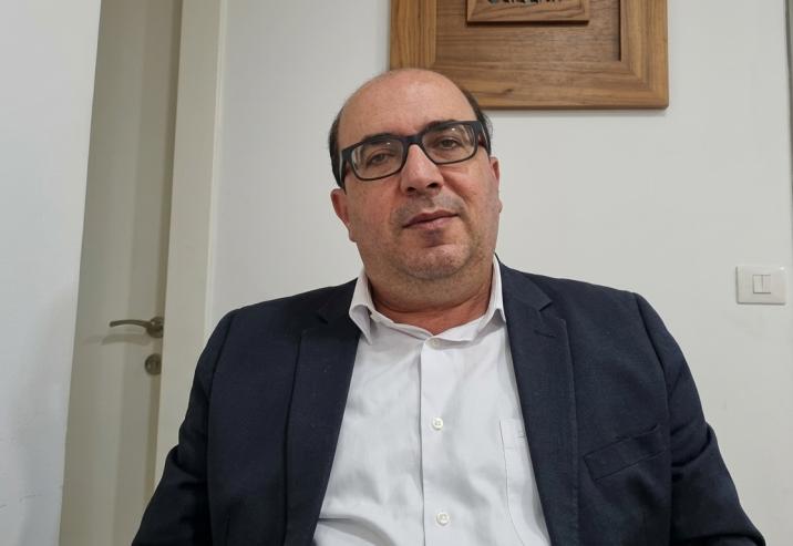 رئيس التجمع الوطني الديمقراطي يتهم لجنة الانتخابات باستهداف الصوت العربي ويؤكد مواصلة المشاركة السياسية