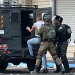 قوات الاحتلال تعتقل شابًا من قلقيلية بعد اقتحام منزله وتداهم منازل في جيوس