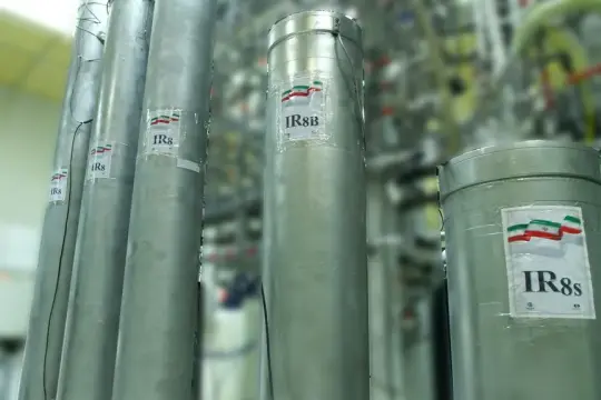 واشنطن وطهران تبحثان آلية التخلي عن اليورانيوم عالي التخصيب ضمن اتفاق لإنهاء الحرب