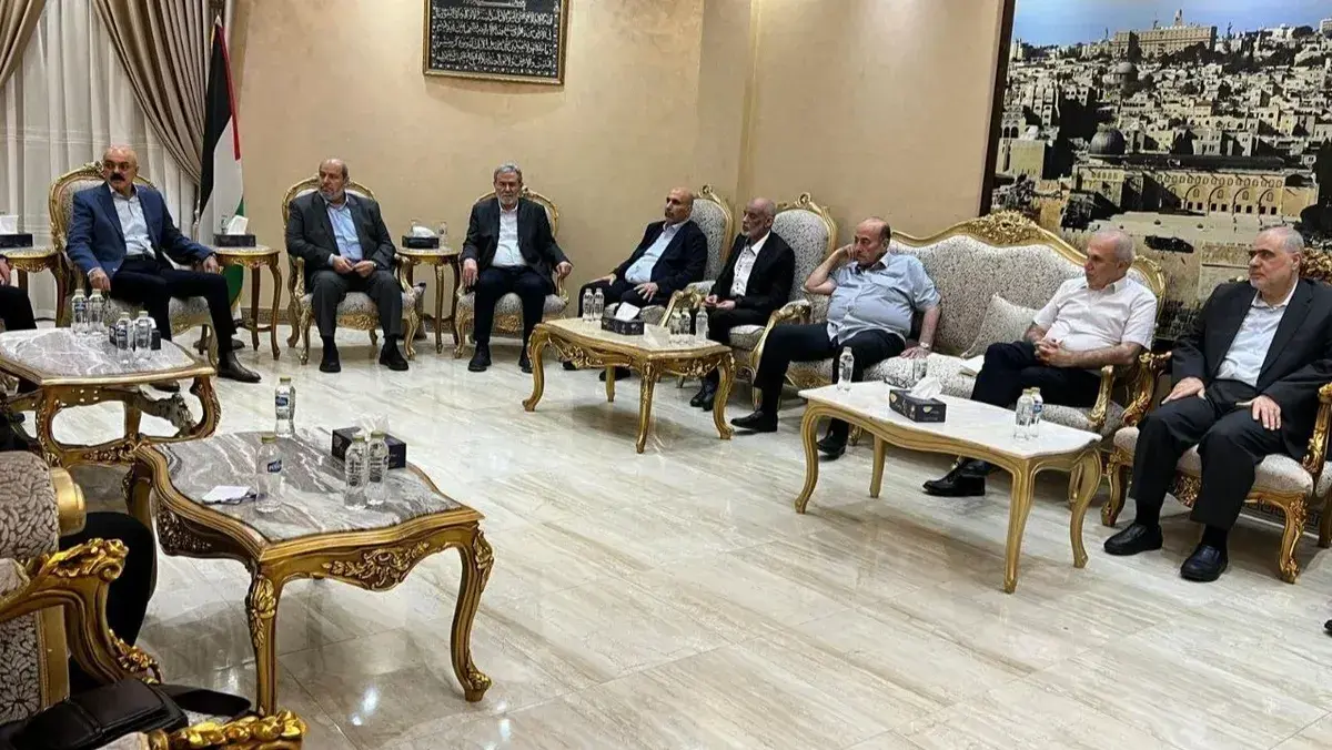 لقاء مشترك للفصائل والوسطاء الأحد وسط تباينات حول إدارة غزة ونزع السلاح