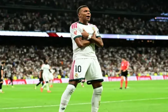 مبابي يقود ريال مدريد لاكتساح ريال سوسيداد برباعية في الدوري الإسباني
