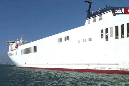 وصول السفينة الـ13 من أسطول المساعدات الإماراتية إلى ميناء العريش استعدادًا لدخول غزة