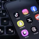 شباب يتجهون إلى الأجهزة أحادية الغرض لمواجهة "استنزاف الانتباه"