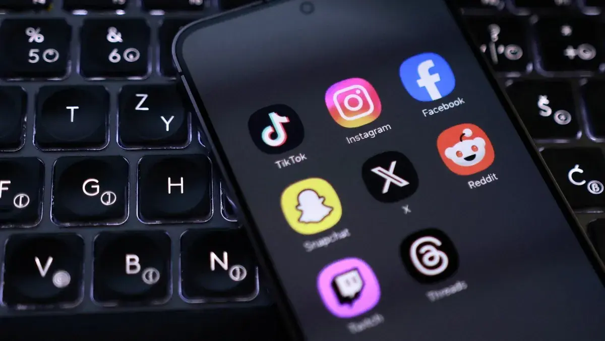 تقليص الاعتماد على الهواتف الذكية بحثاً عن تركيز أفضل وصحة نفسية متوازنة