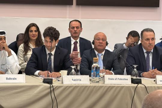 أبو هولي يدعو لرفع القيود عن تمويل الأونروا وتحرك دولي لحماية الوكالة