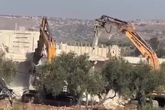 الاحتلال يهدم منزلاً قيد الإنشاء في بلدة بيت لقيا غرب رام الله