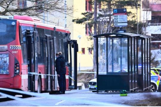 مقتل شاب من مخيم اليرموك بإطلاق نار داخل حافلة في السويد