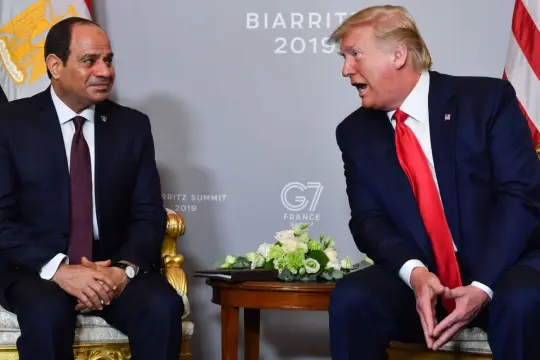 السيسي يمنح الرئيس الأميركي دونالد ترامب قلادة النيل تقديراً لدوره في إحلال السلام