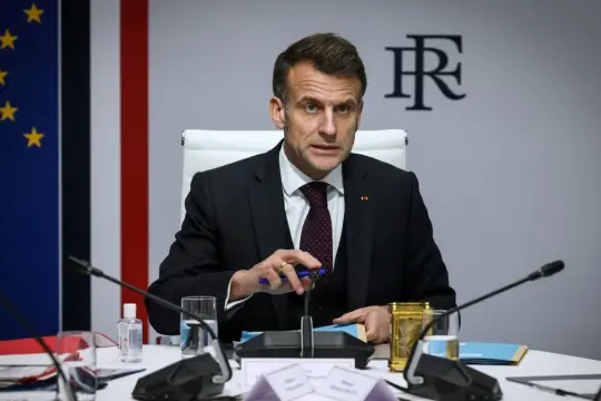 إيران تطلق سراح المواطنين الفرنسيين سيسيل كولر وجاك باري بعد ثلاث سنوات ونصف