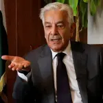 وزير الدفاع الباكستاني يهاجم إسرائيل ويصفها بـ”لعنة على الإنسانية”