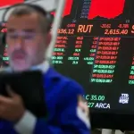 أسهم وول ستريت تتراجع بعد رفع الفيدرالي الفائدة وسط توقعات بزيادات جديدة