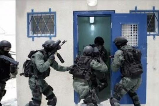 معاناة كبيرة للأسرى في سجن عوفر مع تصاعد انتهاكات الاحتلال