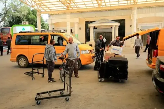 نحو 19 ألف مسافر عبر معبر الكرامة خلال أسبوع وإيقاف 55 مطلوباً للقضاء