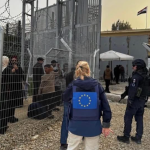 106 مسافرين عبروا معبر رفح بين مغادرين وعائدين