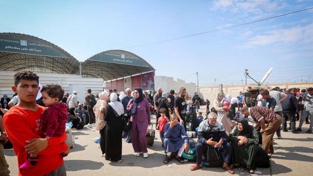 آلية مراقبة مزدوجة تجمع بين فريق أوروبي وفحص أمني إسرائيلي عن بُعد