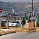 الاحتلال يُغلق مدخلي طريقين في حوسان