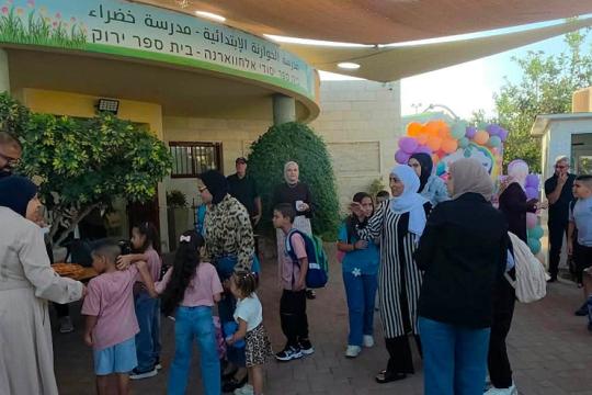 لجنة أهالي مدرسة الحوارنة بكفر قرع تعلن تعليق الإضراب