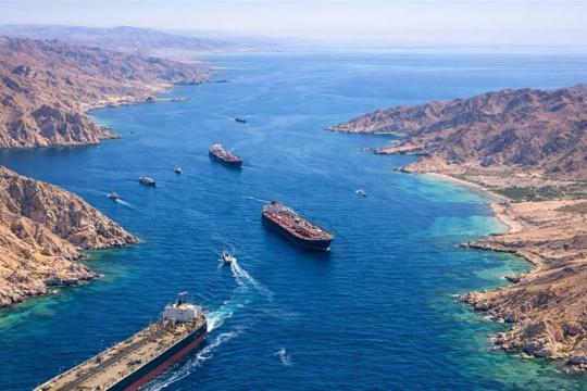 إيران تهدد السفن التي تحاول عبور هرمز بالغرامات أو الاحتجاز أو المصادرة