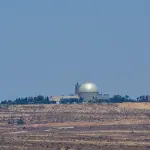 رصد واعتراض صواريخ إيرانية قرب مفاعل ديمونا وسط تصعيد متعدد الجبهات