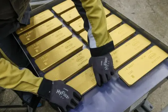 الذهب يتراجع وسط تذبذب الأسواق وتضارب التصريحات حول الحرب في الشرق الأوسط