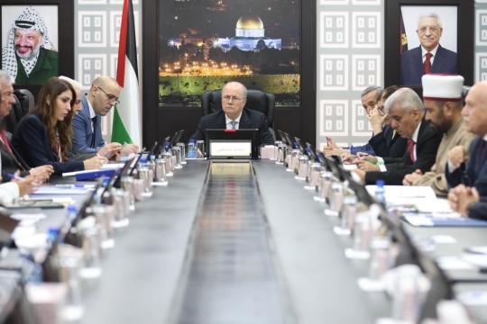 الحكومة الفلسطينية تحذر من تفاقم كارثة غزة وتطالب بتحرك دولي لوقف الاستيطان وجرائم المستوطنين