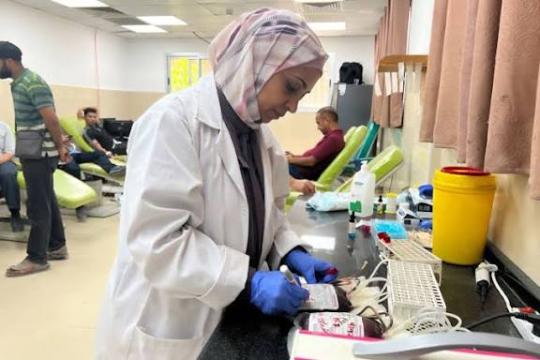 4 مختبرات فقط تعمل من أصل 12 في مستشفيات قطاع غزة