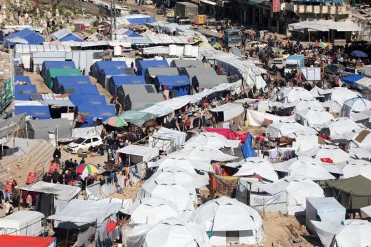 مساعدات غزة تحت المجهر.. من يراقب "مناديب المخيمات"؟