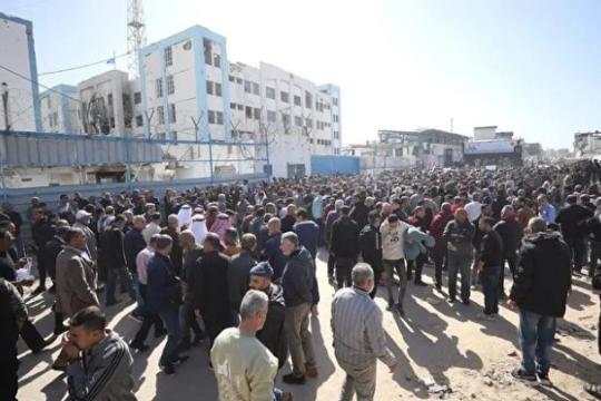 لجنة اللاجئين في غزة تحذر من فصل موظفي أونروا: تقليص الكوادر يهدد الخدمات الأساسية