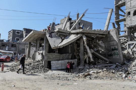 بعد انهيارات قاتلة.. الدفاع المدني يطالب بإخلاء المنازل المتضررة في غزة
