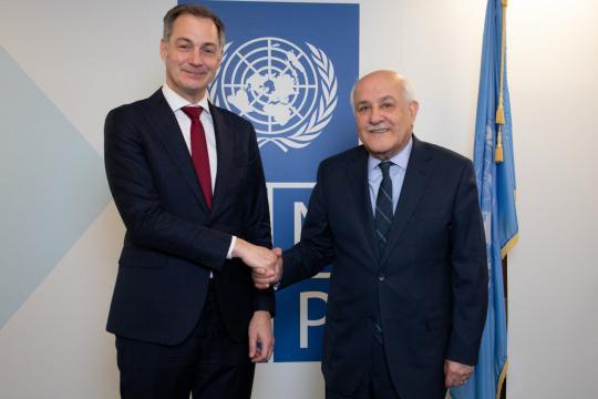 منصور يبحث مع رئيس برنامج الأمم المتحدة الإنمائي الأوضاع الإنسانية في قطاع غزة