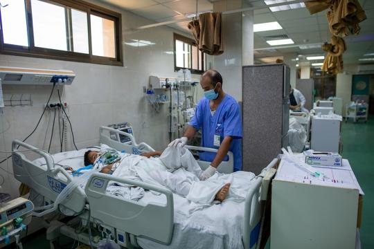 تحذيرات من وصول المنظومة الطبية إلى مرحلة "العجز الشامل"